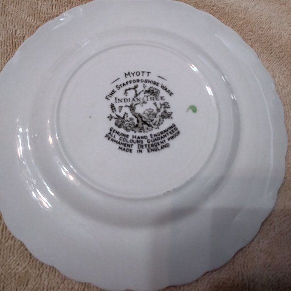 Two Myott Fine Staffordshire Ware Saucers - Picture 4 of 4